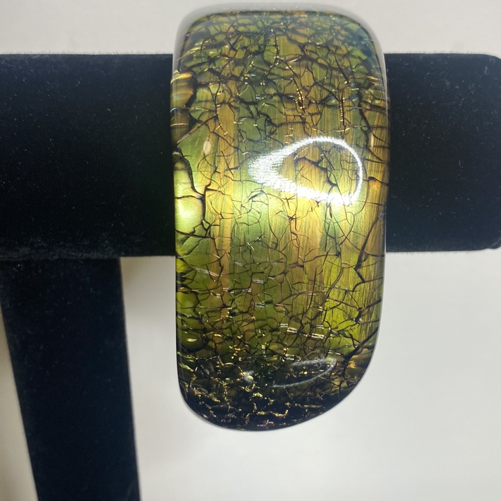💚🖤Vintage Lucite Bangle Bracelet | Crackle Motif | Green & Black
